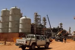 Nhà máy khí đốt những kẻ bắt cóc giam giữ hàng trăm con tin nước ngoài nằm trên sa mạc Sahara và gần biên giới Libya. (Nguồn: AFP)