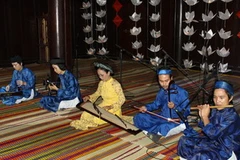 Biểu diễn Nhã nhạc tại Đại Nội Huế. (Ảnh: Anh Tuấn/TTXVN)