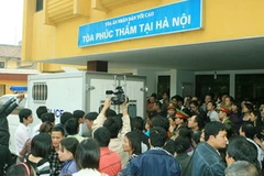 Người dân đến dự một phiên tòa tại Hà Nội. (Ảnh: Thống Nhất/TTXVN)