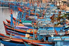 Tàu thuyền tại Quảng Ngãi được thông báo vào nơi trú ẩn và neo đậu an toàn. (Ảnh: Thanh Long/TTXVN)