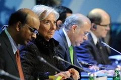 Tổng Giám đốc điều hành Quỹ Tiền tệ Quốc tế (IMF) Christine Lagarde (giữa) và các đại biểu tại hội nghị. (Nguồn: AFP/TTXVN)