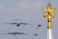 Phi cơ quân sự của Nga bay trên Quảng trường Đỏ trong lễ kỷ niệm chiến thắng phátxít ngày 9/5. (Nguồn: Ria Novosti)