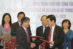 Lễ ký kết chương trình phối hợp công tác giữa Bộ Văn hóa-Thể Thao và Du lịch và Bộ Thông tin-Truyền thông. (Ảnh: Thanh Tùng/TTXVN)