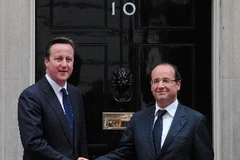 Thủ tướng Anh David Cameron (trái) vàTổng thống Francois Hollande tại London. (Nguồn: AFP/TTXVN)