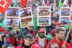 Người dân Bỉ biểu tình phản đối chính sách kinh tế khắc khổ tại Brussels. (Nguồn: AFP/TTXVN) 