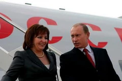 Đệ nhất Phu nhân Nga Lyudmila Putin cùng chồng năm 2007. (Ảnh: Itar-Tass)