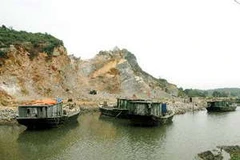 Di tích khảo cổ thời đại kim khí thuộc Văn hóa Phùng Nguyên-Đồng Đậu-Đông Sơn (Quảng Ninh) bị xóa sổ bởi việc khai thác đá của Công ty CP đá Tháng Mười. (Nguồn: TTXVN)