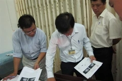 Thanh tra Sở Y tế kiểm tra đột xuất phòng khám Trung Quốc vi phạm. Ảnh minh họa. (Nguồn: laodong.com.vn)