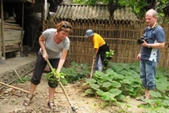 Khách du lịch nước ngoài thích được hòa nhập với văn hóa cộng đồng ở Hà Giang. (Nguồn: hagiang.gov.vn)