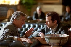 Diễn viên Bradley Cooper và tài tử gạo cội Robert de Niro trong phim. (Nguồn: Internet)