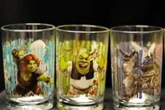 Các cốc thủy tinh "Shrek" nhiễm độc của McDonald. (Nguồn: AP)