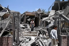 Cảnh tàn phá sau các cuộc không kích của NATO tại Tripoli. (Nguồn: AFP/TTXVN)