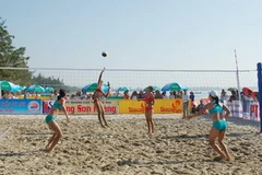 Trận đấu khai mạc giải giữa đội nữ Tân Bình (áo xanh, thành phố Hồ Chí Minh) gặp Hải Phòng. (Ảnh: Đoàn Hữu Trung)