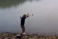 Đánh cá bằng xung điện sẽ nhanh chóng tận diệt nguồn thủy sinh. (Nguồn: Internet)