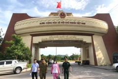Nạn nhân được các lực lượng giải cứu về Việt Nam thành công. (Ảnh: TTXVN phát)