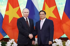 Thủ tướng Phạm Minh Chính hội kiến Tổng thống Liên bang Nga Vladimir Putin. (Ảnh: Dương Giang/TTXVN)