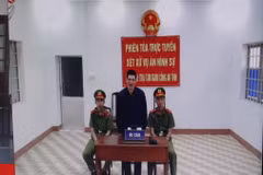 Bị cáo Tâm bị xét xử tại điểm cầu trại giam công an tỉnh Bình Phước. (Ảnh: Đậu Tất Thành/TTXVN)