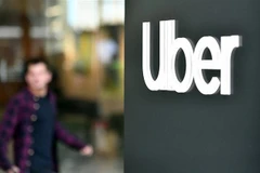 Biểu tượng của hãng xe công nghệ Uber tại trụ sở công ty ở San Francisco, California (Mỹ). (Ảnh: AFP/TTXVN)