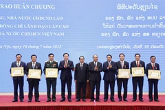 Chủ tịch nước Nguyễn Xuân Phúc, Thủ tướng Phạm Minh Chính, Chủ tịch Quốc hội Vương Đình Huệ, ông Bounthong Chitmany - Ủy viên Bộ Chính trị, Thường trực Ban Bí thư Trung ương Đảng Nhân dân cách mạng Lào, Phó Chủ tịch nước Cộng hòa dân chủ Nhân dân Lào và c