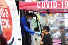 Một điểm xét nghiệm COVID-19 ở New York (Mỹ), ngày 17/5/2022. (Ảnh: THX/TTXVN)