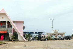 Phương tiện giao thông qua cửa khẩu trong ngày khai trương cặp cửa khẩu quốc tế Nam Giang (Quảng Nam)-Dak Taook (Sekong, Lào), ngày 14/8/2021. (Ảnh: Trần Tĩnh/TTXVN)