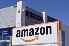 Biểu tượng Amazon tại trung tâm phân phối của hãng ở North Las Vegas, Nevada (Mỹ). (Ảnh: AFP/TTXVN)