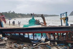 Tàu, thuyền của ngư dân bị hư hỏng hoàn toàn sẽ được hỗ trợ 15 triệu đồng/trường hợp. (Ảnh: Xuân Triệu/TTXVN)