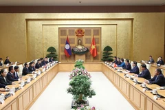 Thủ tướng Phạm Minh Chính tiếp Thường trực Ban Bí thư, Phó Chủ tịch nước Lào Bounthong Chitmany. (Ảnh: Dương Giang/TTXVN)