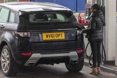 Giá năng lượng cao hơn có thể làm gia tăng chi phí sinh hoạt của người tiêu dùng. (Ảnh: THX/TTXVN)