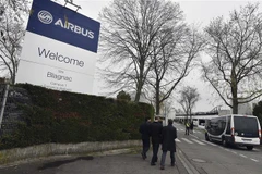 Máy bay A350-1000 của hãng Airbus trình diễn tại Triển lãm hàng không Singapore ngày 13/2/2022. Ảnh: AFP/ TTXVN