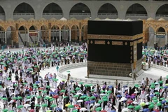 Các tín đồ Hồi giáo hành hương đến Thánh địa Mecca (Saudi Arabia), ngày 22/7/2021. (Ảnh: AFP/TTXVN)