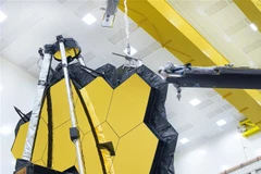 Kính thiên văn không gian James Webb được thử nghiệm tại Northrop Grumman, Redondo Beach, California (Mỹ) trong bức ảnh do NASA công bố ngày 11/5/2021 (Ảnh: AFP/ TTXVN)