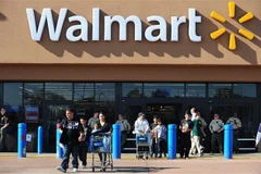 Cửa hàng của tập đoàn bán lẻ Walmart ở Paramount, California (Mỹ). (Ảnh: AFP/TTXVN)