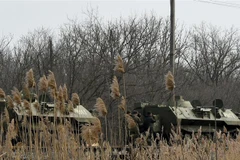 Xe quân sự của Nga được triển khai ở vùng Rostov, miền Nam Nga, giáp với Cộng hòa nhân dân Donetsk (DPR) tự xưng ở miền Đông Ukraine, ngày 23/2/2022. (Ảnh: AFP/TTXVN)