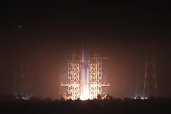 Tên lửa Trường Chinh-7 Y5 mang theo tàu vũ trụ Thiên Châu-4 được phóng từ Bãi phóng tàu vũ trụ Văn Xương ở bờ biển phía Nam tỉnh Hải Nam (Trung Quốc) sáng 10/5/2022. (Ảnh: THX/TTXVN)