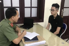 Nguyễn Trung Hiếu tại Cơ quan Công an. (Ảnh: Thanh Thương/TTXVN)