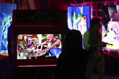 Các tác phẩm kỹ thuật số được trưng bày tại hội chợ Art Dubai (UAE), ngày 10/3/2022. (Ảnh: AFP/TTXVN)