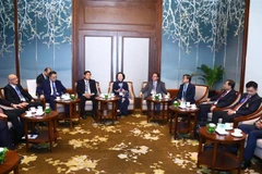 Bộ trưởng Bộ Nội vụ Phạm Thị Thanh Trà tiếp các trưởng đoàn dự hội nghị. (Ảnh: Văn Điệp/TTXVN)