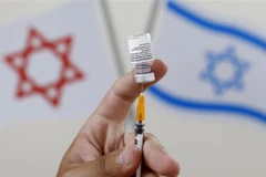 Một điểm tiêm chủng vaccine ngừa COVID-19 ở Tel Aviv (Israel). (Ảnh: AFP/TTXVN)