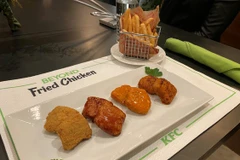 Một đĩa "gà rán" của Beyond với nước sốt của KFC được phục vụ ở Chicago (Mỹ), ngày 28/1/2020. (Nguồn: o.canada.com)