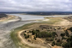 Cảnh khô cạn tại hồ Penuelas ở Valparaiso (Chile). (Ảnh: AFP/TTXVN)