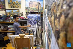 Bhone Myat San tại nhà riêng ở Yangon (Myanmar), ngày 24/8/2022. (Nguồn: english.news.cn)