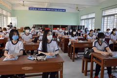 Học sinh lớp 12 Trường Trung học Phổ thông Đỗ Công Tường, thành phố Cao Lãnh (Đồng Tháp) đã đến trường học trực tiếp từ ngày 17/1/2022. (Ảnh: Nhựt An/TTXVN)
