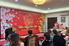 Đại sứ Việt Nam tại Malaysia Trần Việt Thái phát biểu tại "Xuân Quê hương 2022." (Ảnh: Hà Ngọc/Vietnam+)