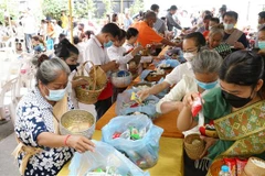 Một nghi lễ trong Đại lễ Phật Đản Phật lịch 2566-Dương lịch 2022, được tổ chức tại chùa Phật tích thủ đô Vientiane (Lào) ngày 15/5 vừa qua. (Ảnh: Phạm Kiên/TTXVN)