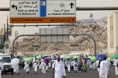 Các tín đồ Hồi giáo hành hương đến Thánh địa Mecca (Saudi Arabia), ngày 19/7/2021. (Ảnh: AFP/TTXVN)