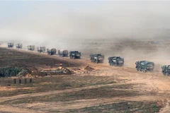 Xe quân sự Nga và Belarus tham gia cuộc tập trận chung "Zapad-2021" tại một thao trường ở Belarus ngày 12/9/2021. (Ảnh: THX/TTXVN)