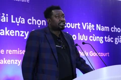 Tác giả Makenzy Orcel từ Haiti được nhận giải Lựa chọn Goncourt của Việt Nam lần thứ Nhất. (Ảnh: PV/Vietnam+)