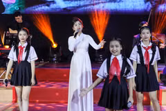 'Người nghệ sỹ phải góp lửa sáng tạo, thổi bùng ngọn đuốc nhân văn'