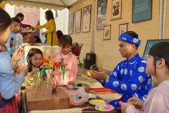 Ngày Việt Nam ở nước ngoài: Tò he, tranh Đông Hồ lần đầu đến Nam Phi